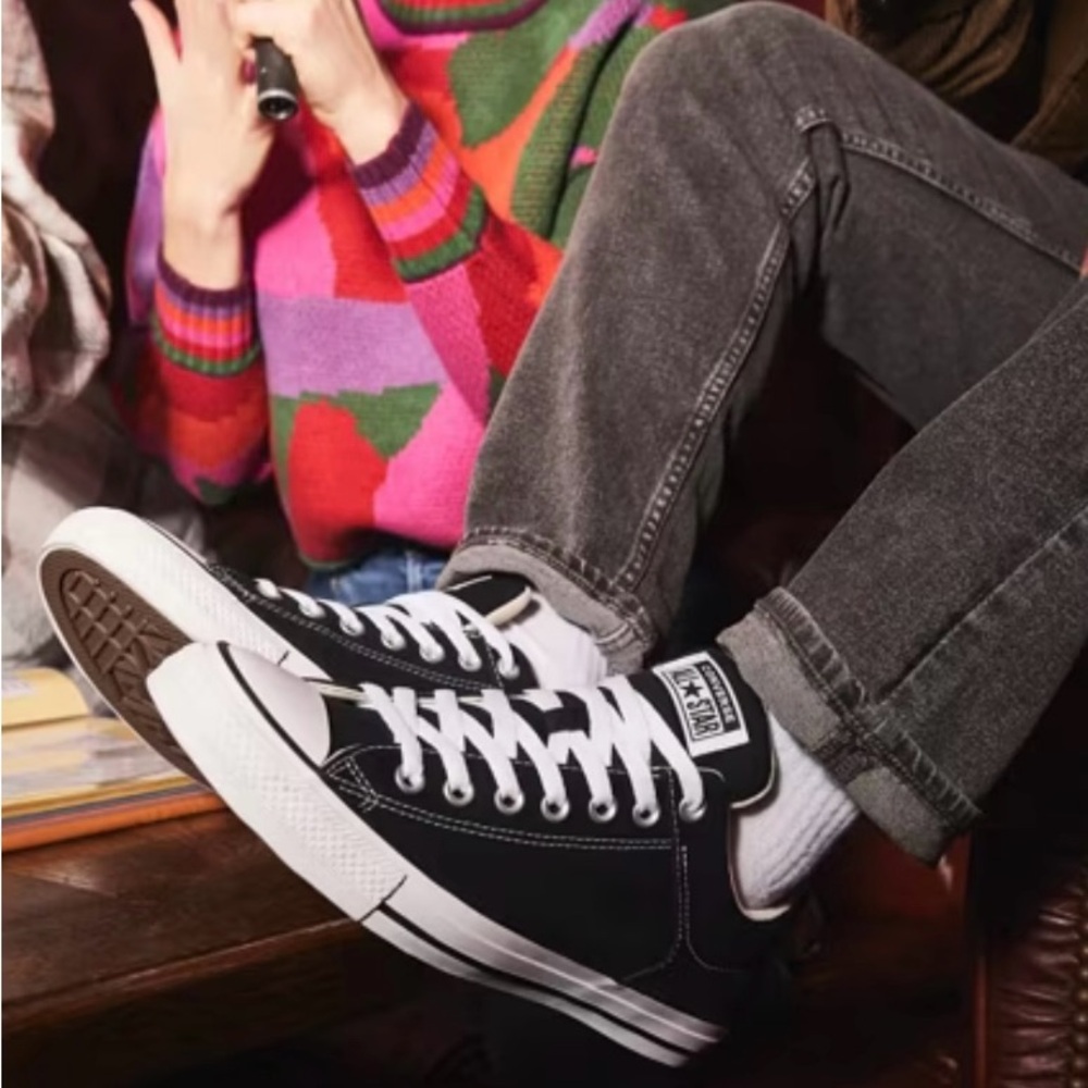 Men 9.5 Converse Black and White Sneakers